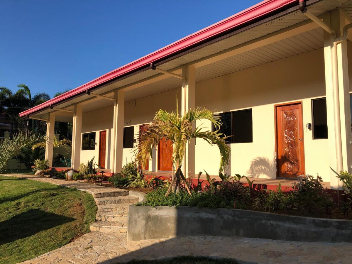 Strutz Art Garden Resort Bangued Bagian luar foto