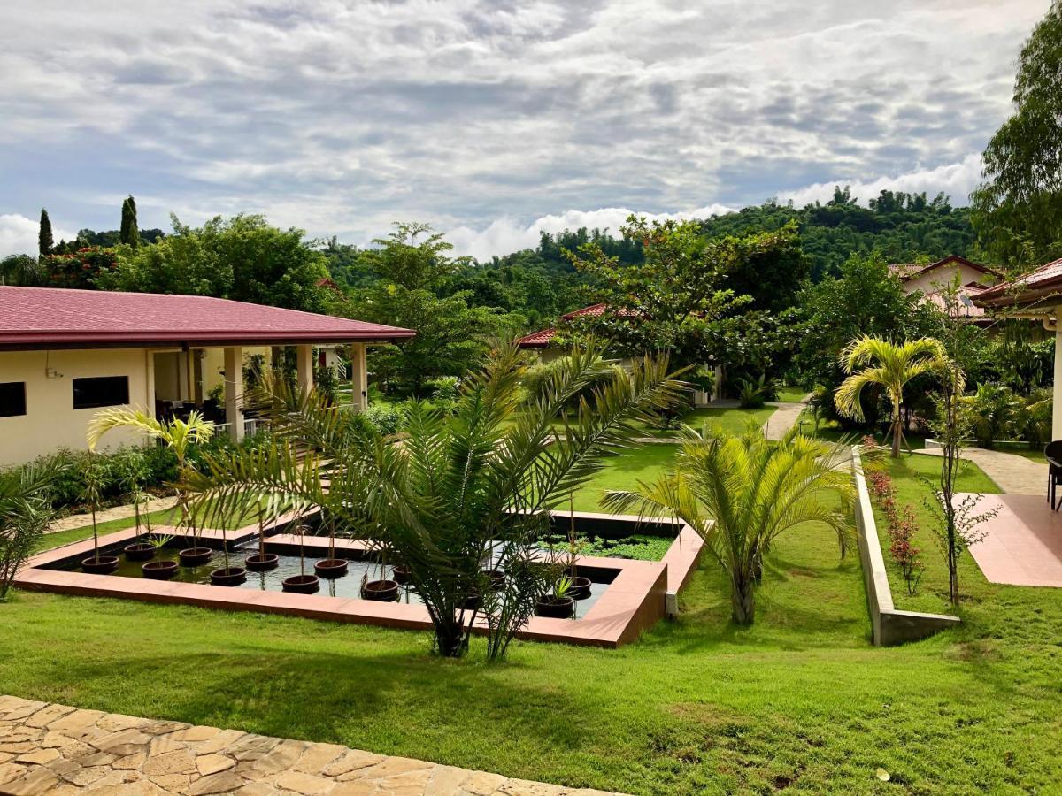 Strutz Art Garden Resort Bangued Bagian luar foto