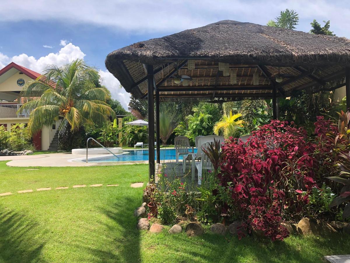 Strutz Art Garden Resort Bangued Bagian luar foto