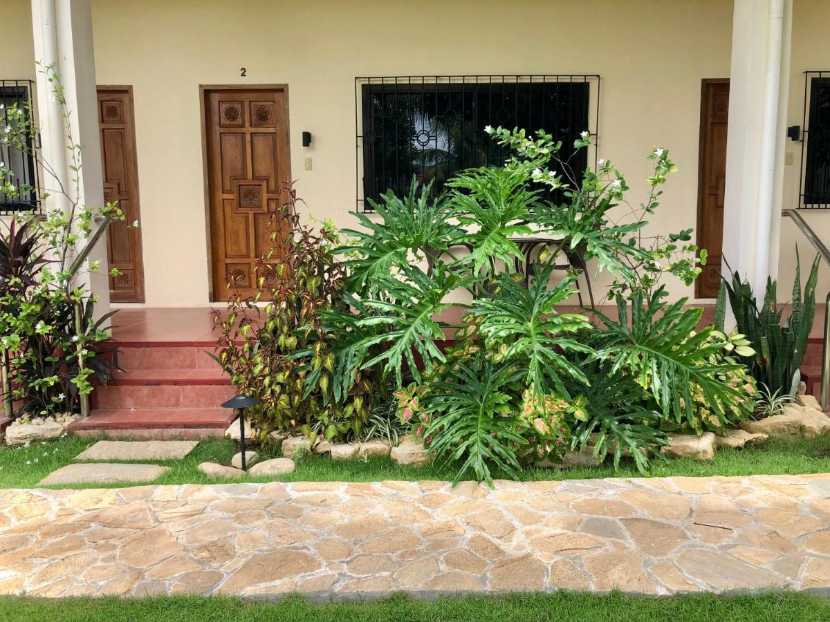 Strutz Art Garden Resort Bangued Bagian luar foto