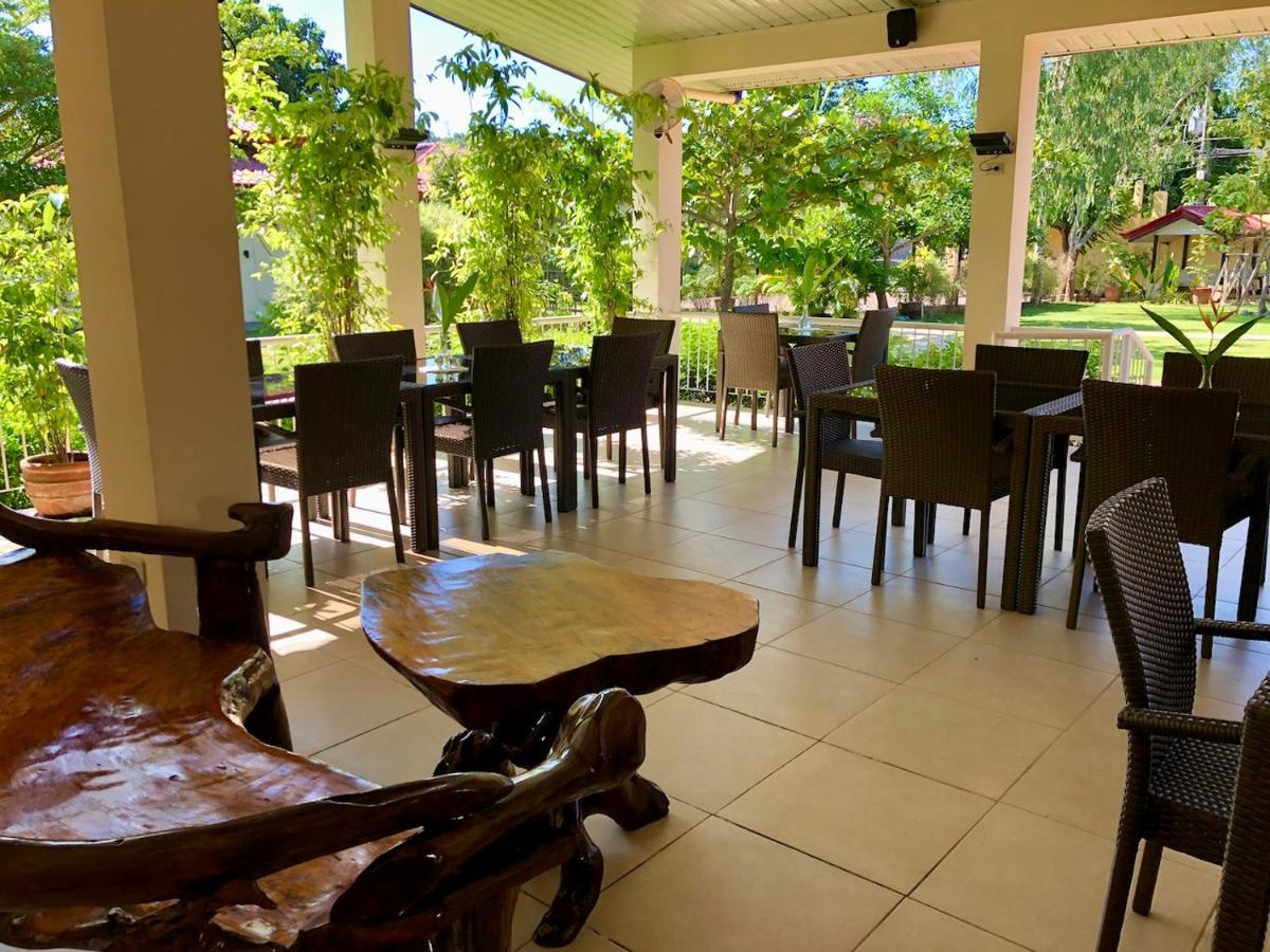 Strutz Art Garden Resort Bangued Bagian luar foto