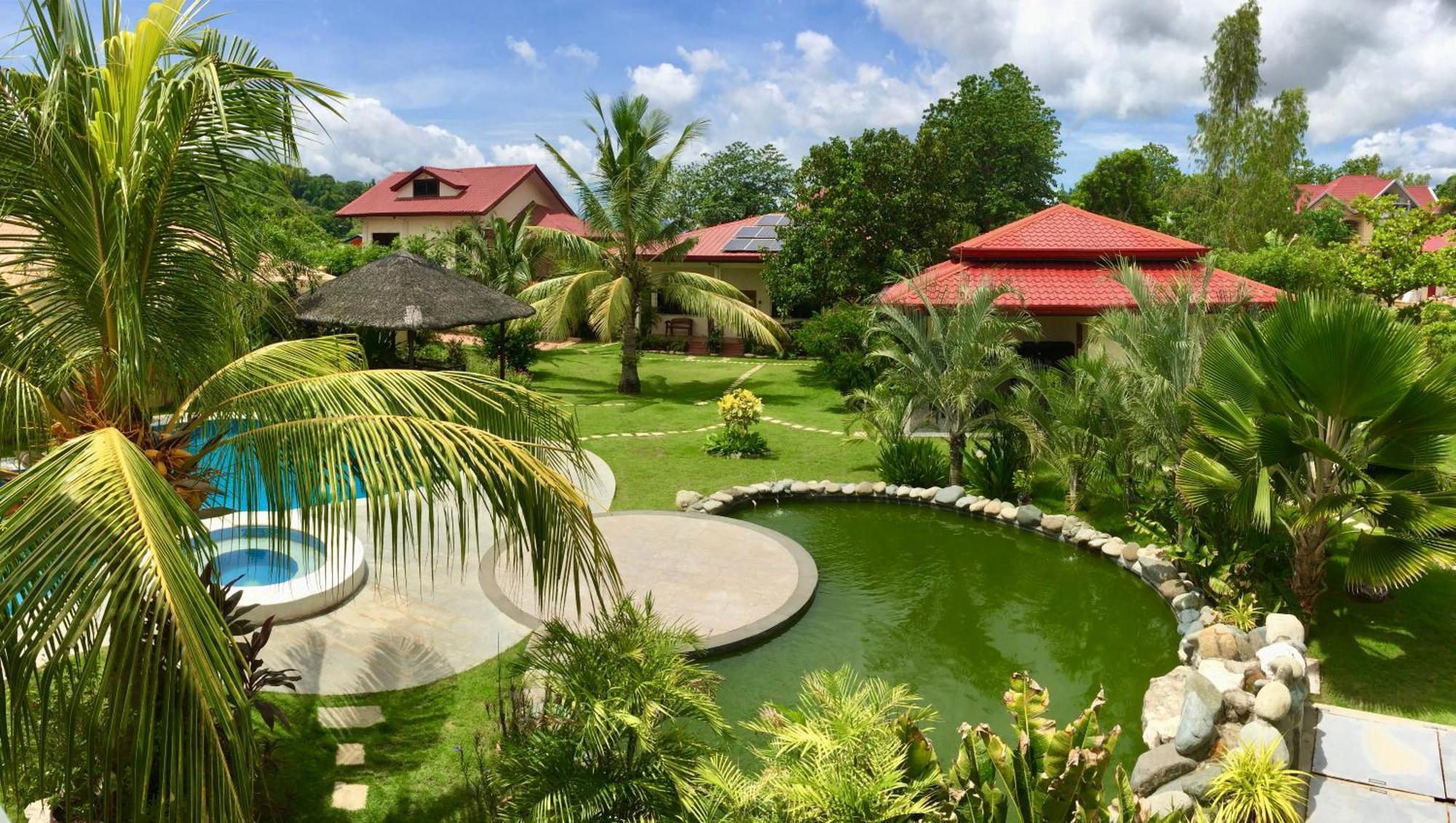 Strutz Art Garden Resort Bangued Bagian luar foto