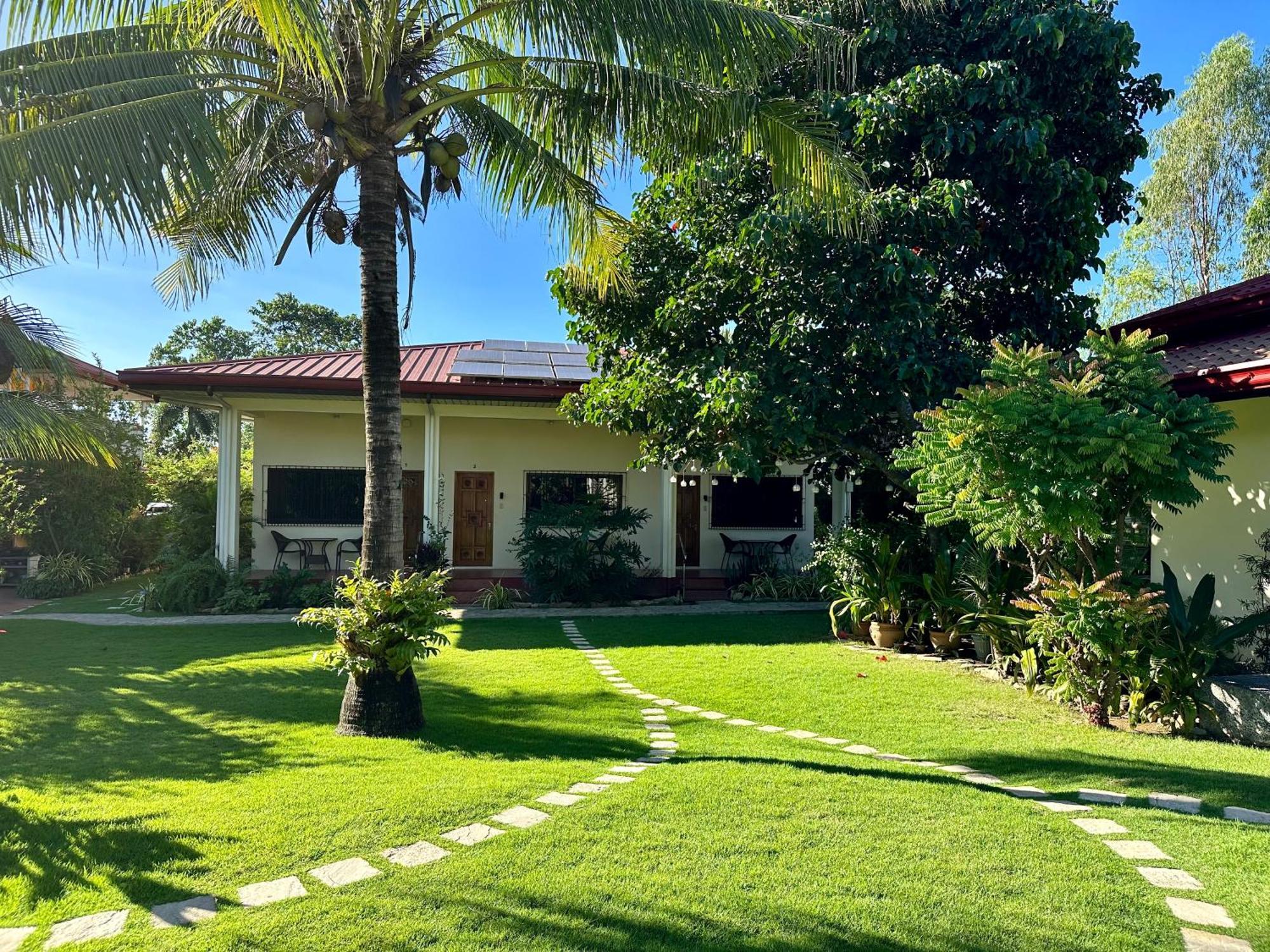 Strutz Art Garden Resort Bangued Bagian luar foto